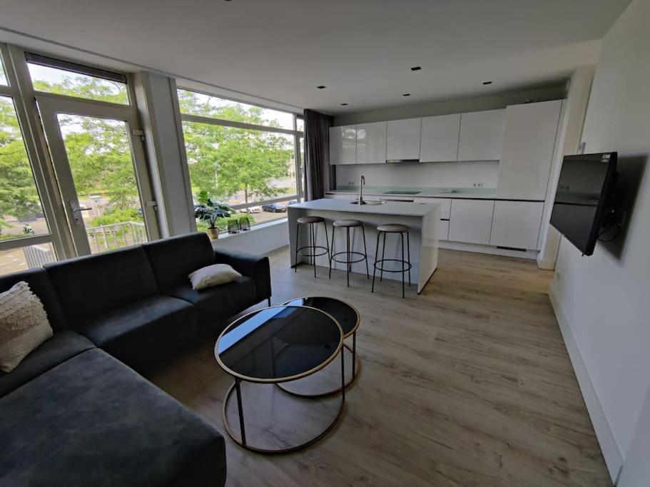איינדהובן K50165 Modern Apartment Near The Center And Free Parking מראה חיצוני תמונה