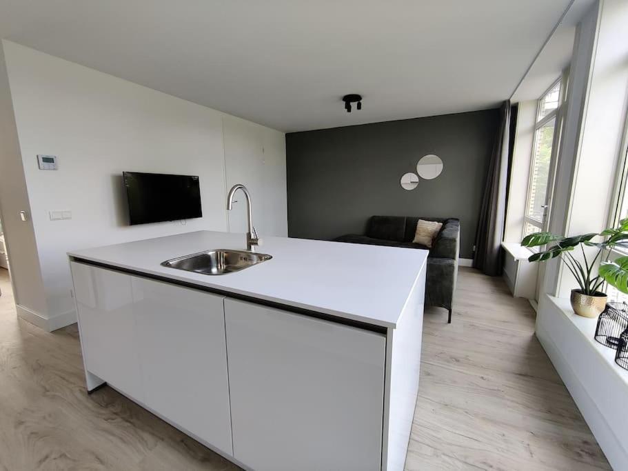 איינדהובן K50165 Modern Apartment Near The Center And Free Parking מראה חיצוני תמונה
