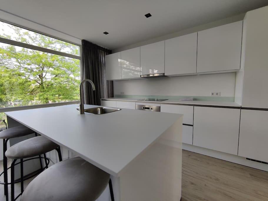 איינדהובן K50165 Modern Apartment Near The Center And Free Parking מראה חיצוני תמונה